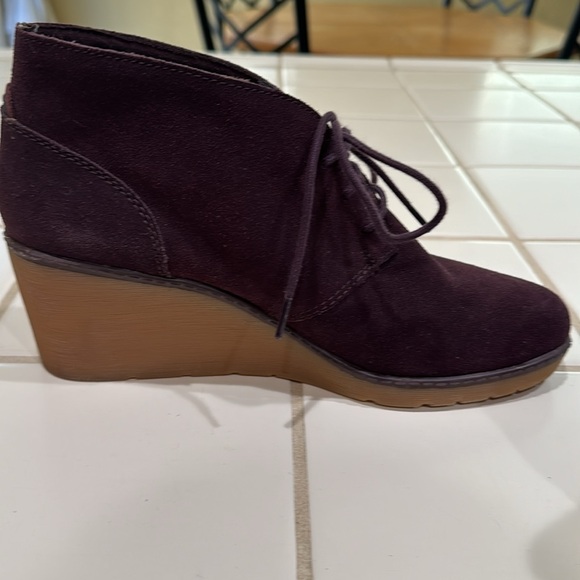 Clarks Suede Hazen Charm Lace Up Bootie - Purple - Size 8.5 - Picture 9 of 9